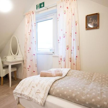 Guesthouse Grund Grindavík Екстериор снимка