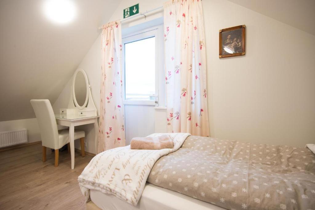 Guesthouse Grund Grindavík Екстериор снимка